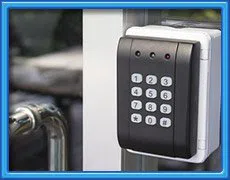 Chicago Neighborhood Locksmith Chicago, IL 312-809-3981 Chicago Neighborhood Locksmith Chicago, IL 312-809-3981 - comm-home-68-35mod